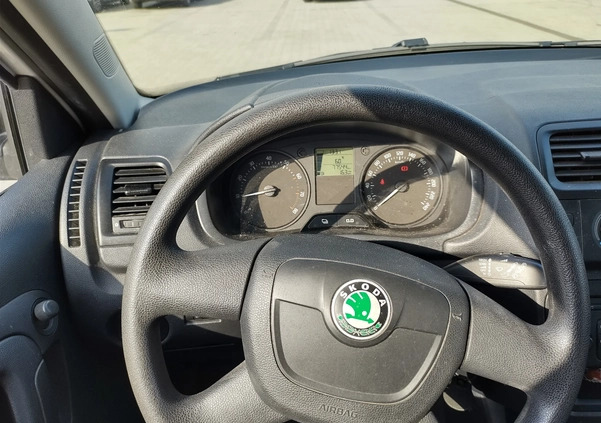 Skoda Fabia cena 17300 przebieg: 77550, rok produkcji 2011 z Myślenice małe 211